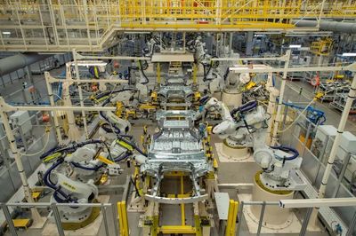 透過(guò)聯(lián)想兩大樣板工程，解析5G全連接工廠建設(shè)指南